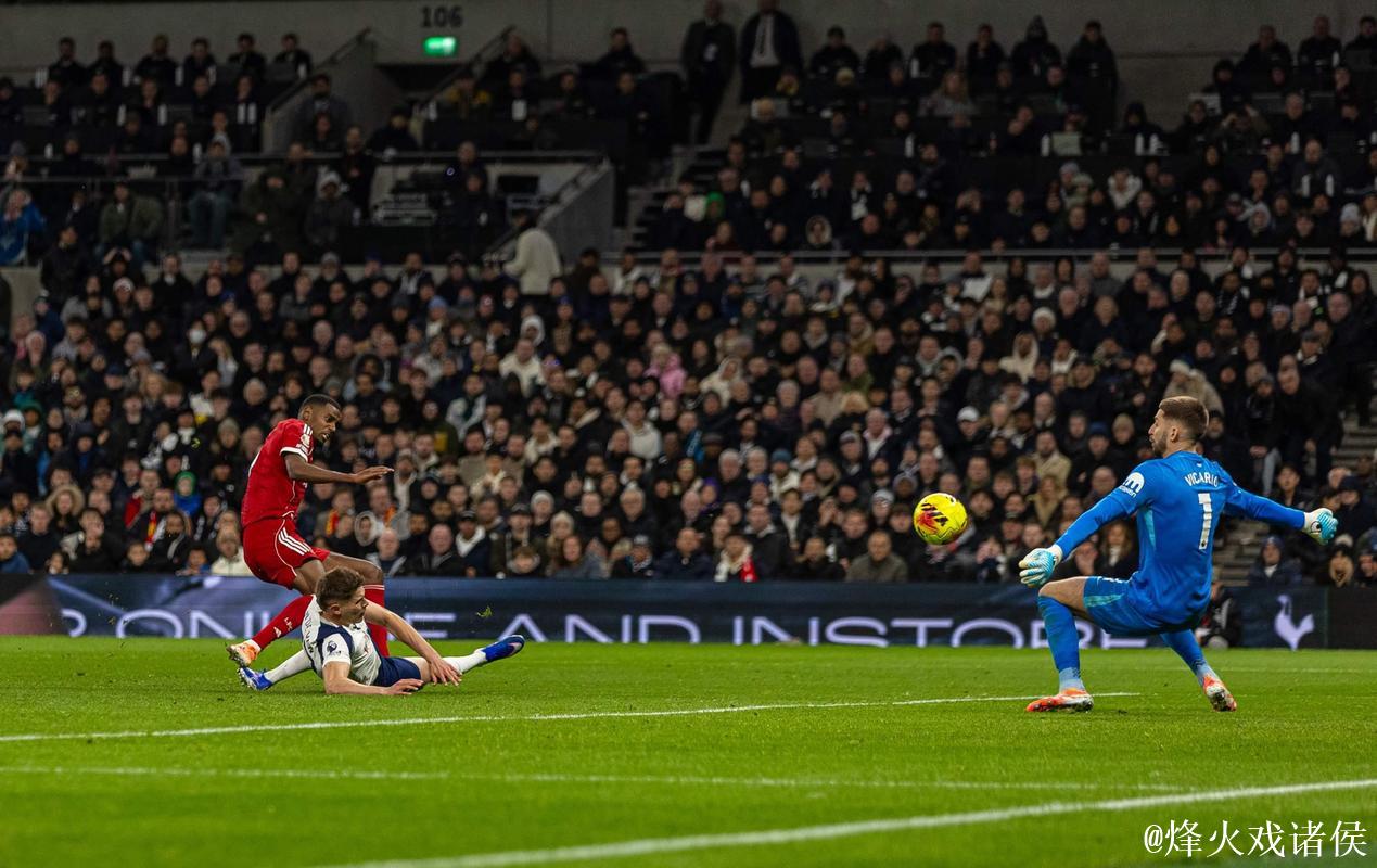 利物浦主帅斯洛特:伊萨克因伤将休战数月 利物浦主帅斯洛特:伊萨克因伤将休战数月