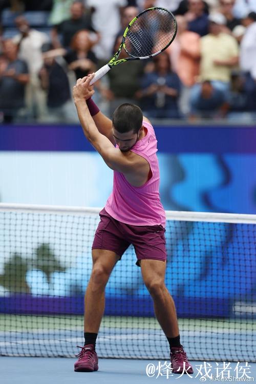 ATP总决赛-阿尔卡拉斯两盘完胜阿利亚西姆 将与辛纳争夺冠军